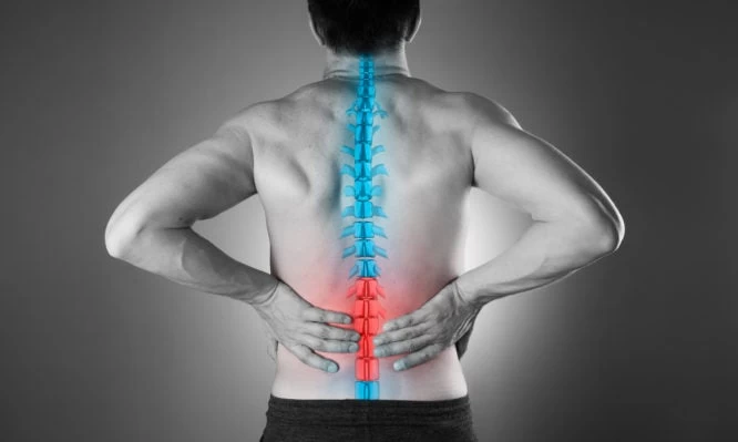 Πόνος στη μέση: Τι μπορείτε να κάνετε για να ανακουφιστείτε